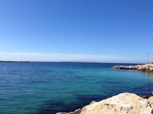 Cabrera am Horizont - flaches Meer - denken wir