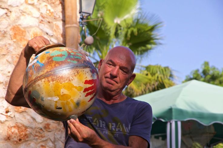 Horst trägt unsere Liebebombe