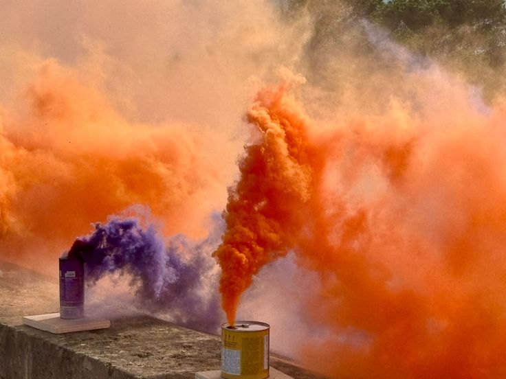 farbigiger rauch am torre portopetro foto cornelia jost